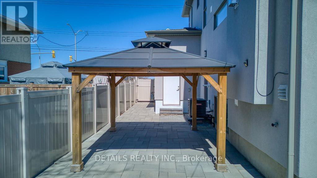 992 Baseline Road E, Ottawa, ON