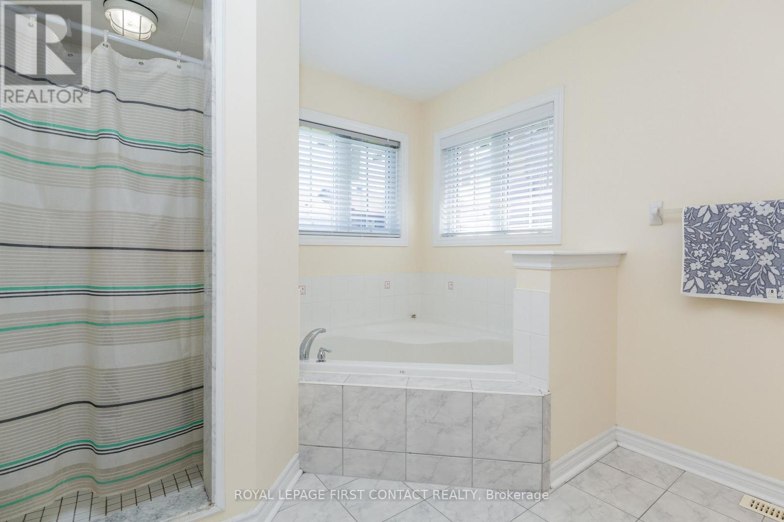 Ensuite - 1 Griffin Gate, Barrie, ON