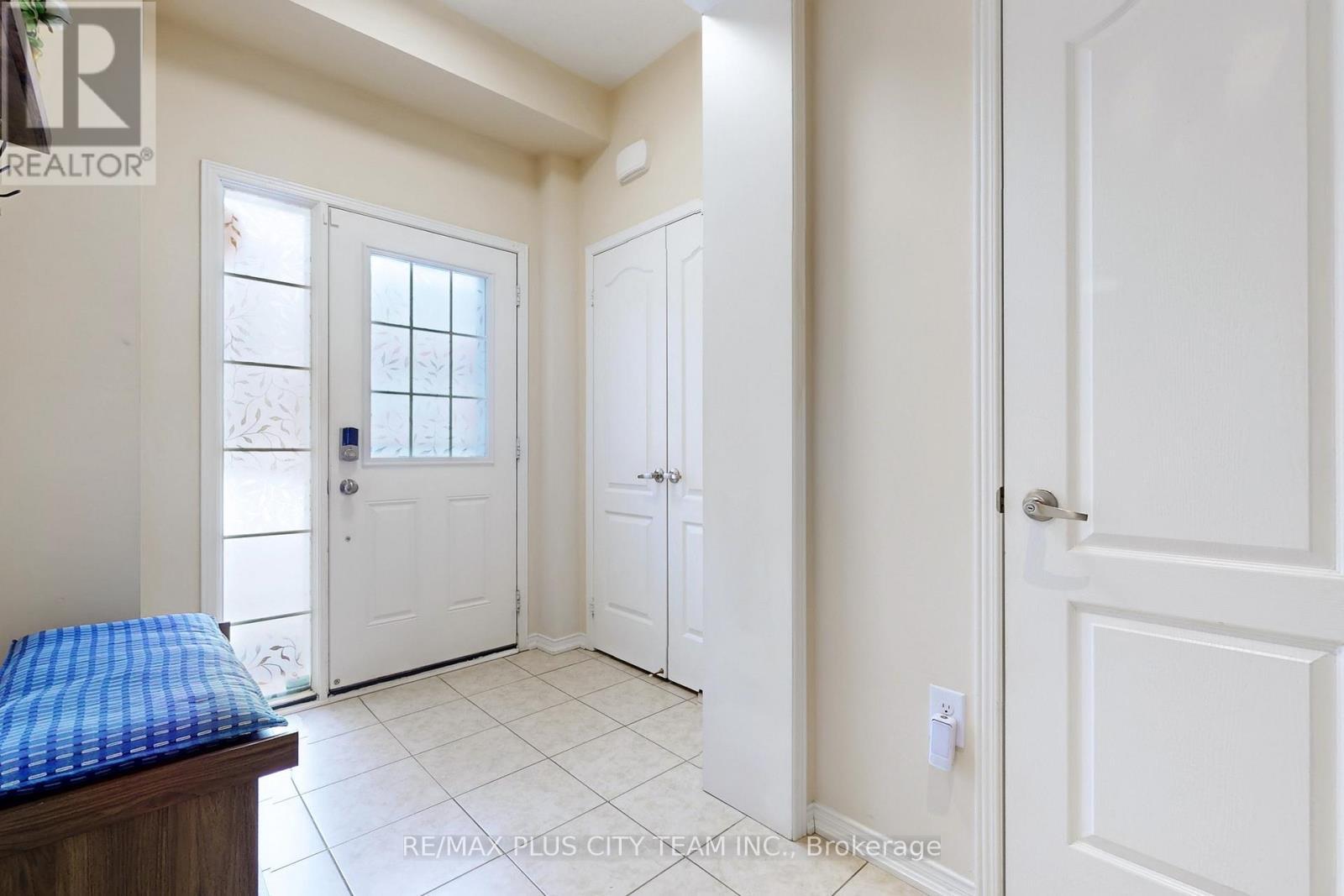 16 Edison Way, Whitby, ON