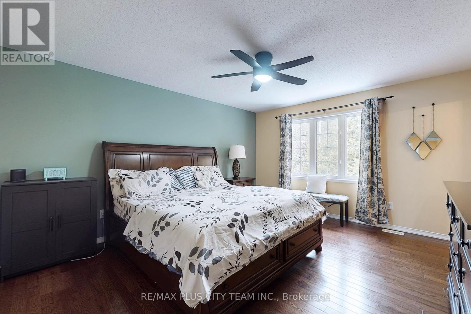 16 Edison Way, Whitby, ON