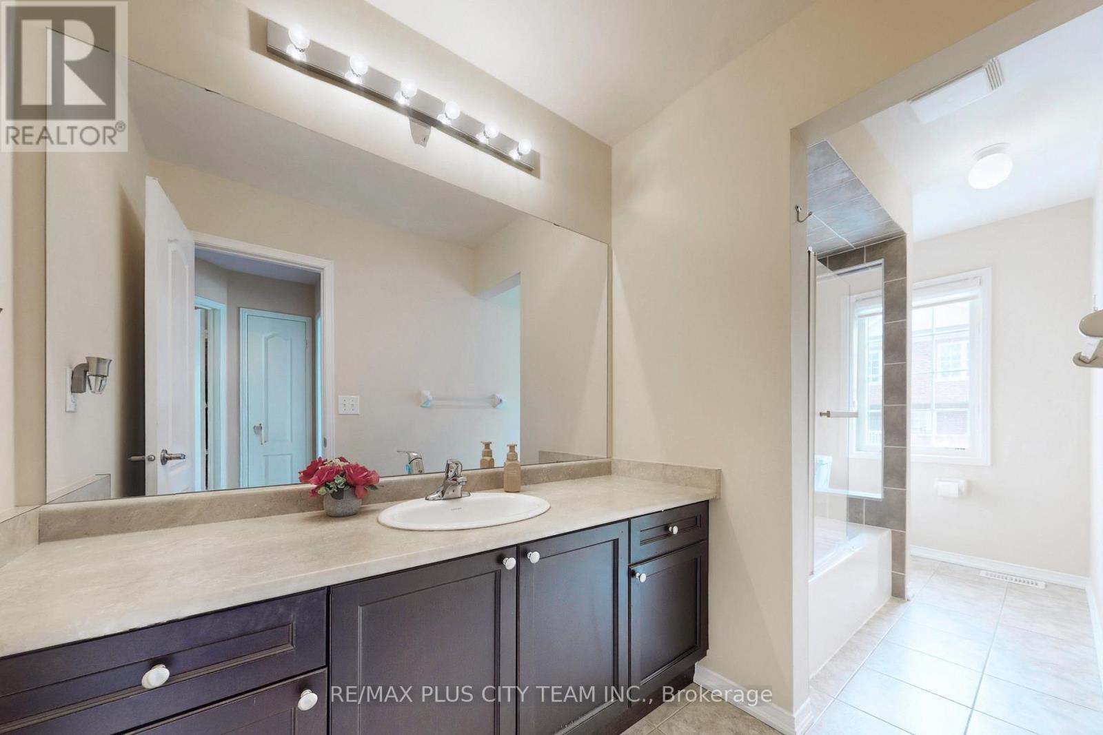16 Edison Way, Whitby, ON