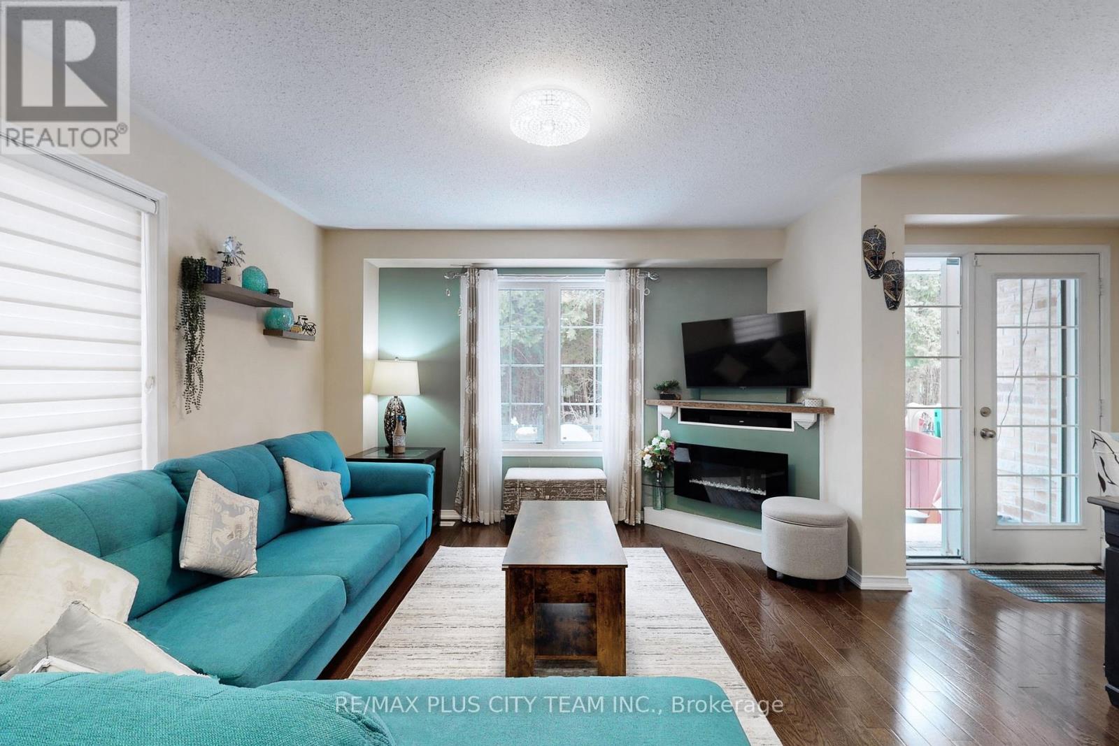 16 Edison Way, Whitby, ON