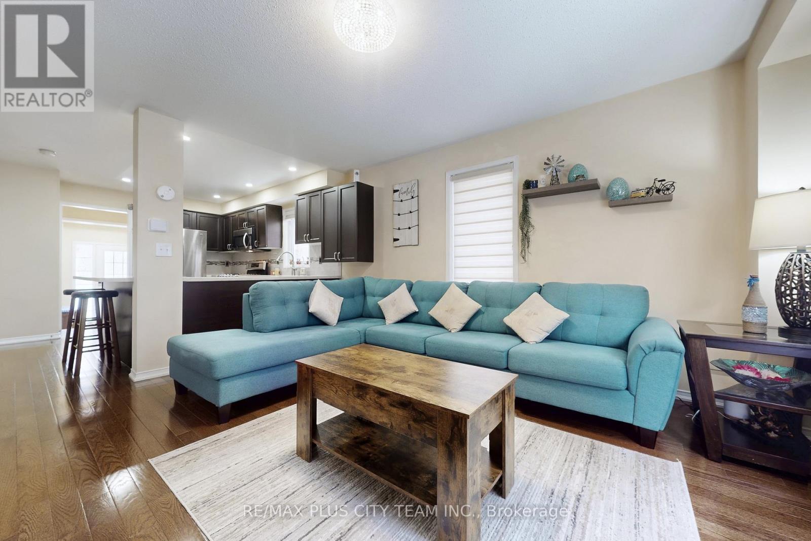 16 Edison Way, Whitby, ON
