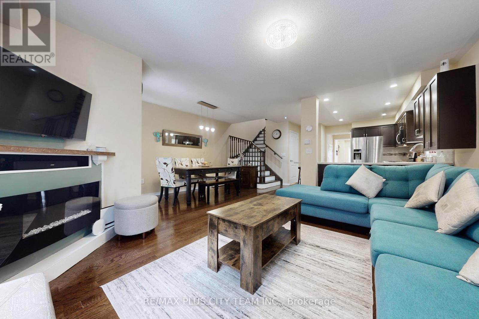 16 Edison Way, Whitby, ON