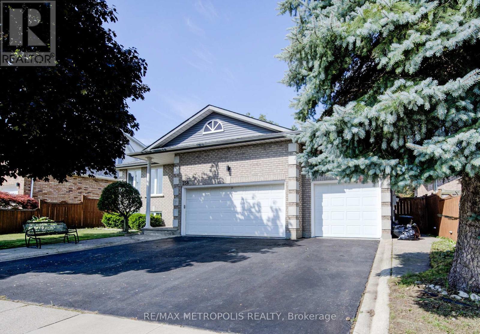 258 Saginaw Parkway, Cambridge, ON