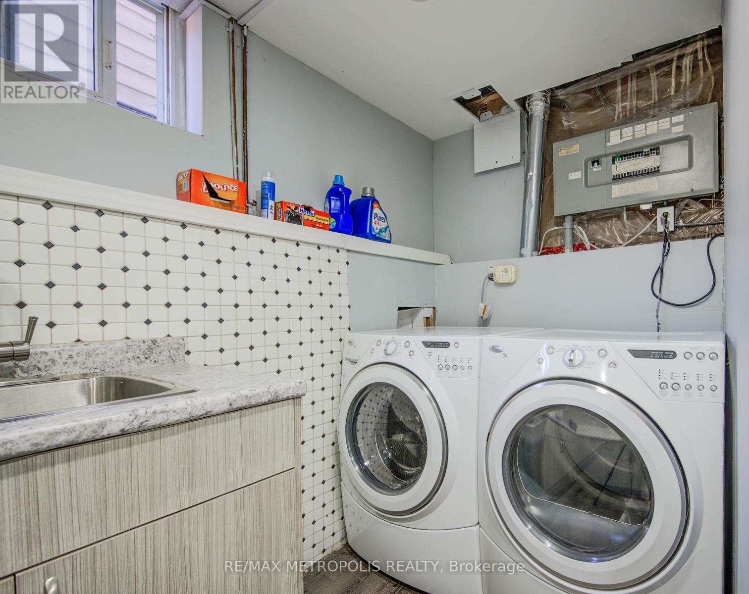 258 Saginaw Parkway, Cambridge, ON