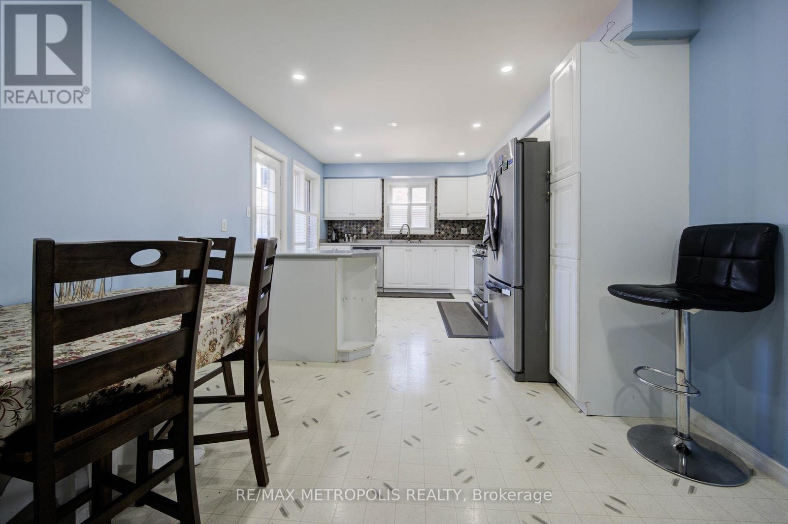 258 Saginaw Parkway, Cambridge, ON