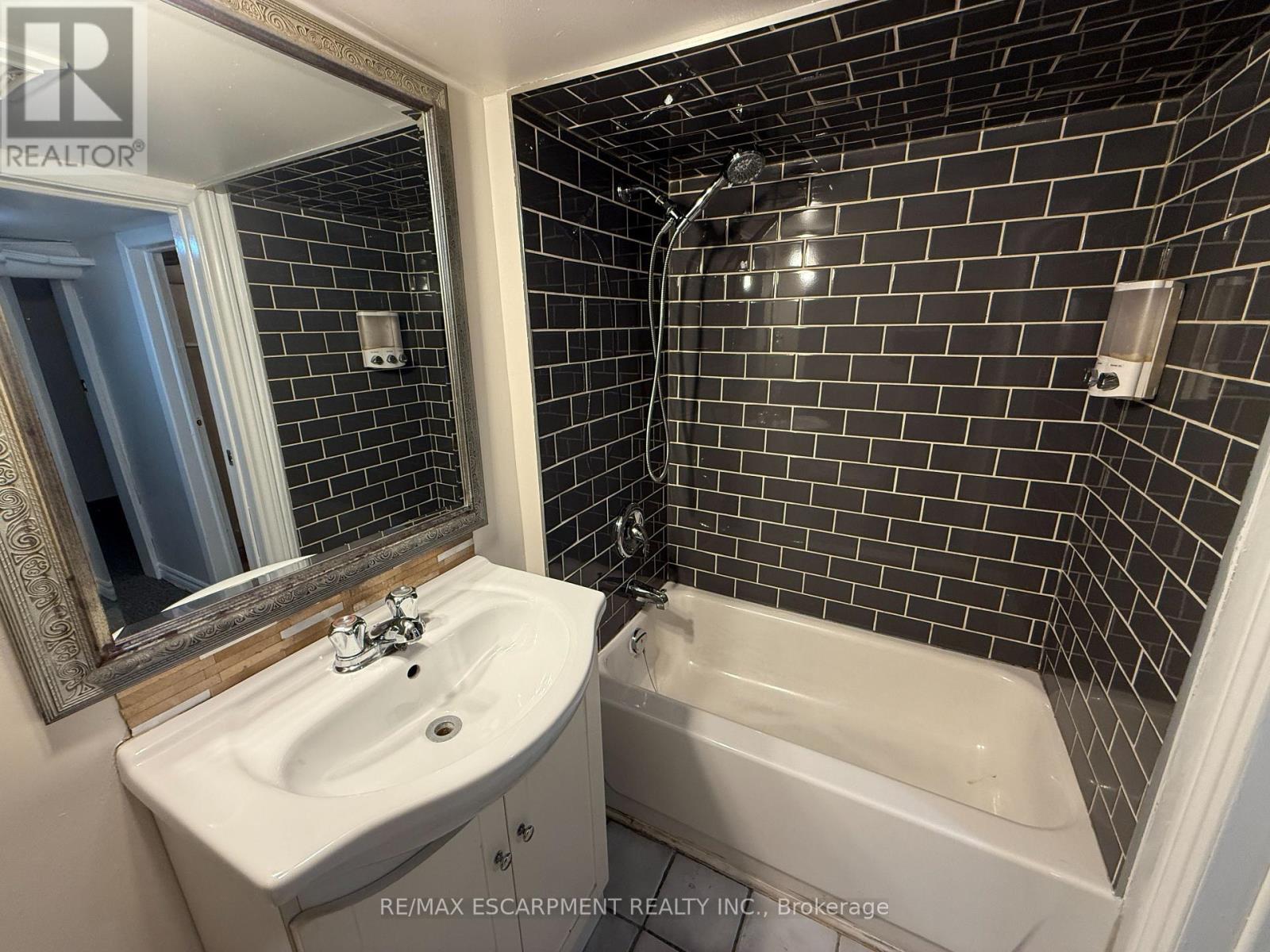 24 Somerset Avenue, Hamilton, ON