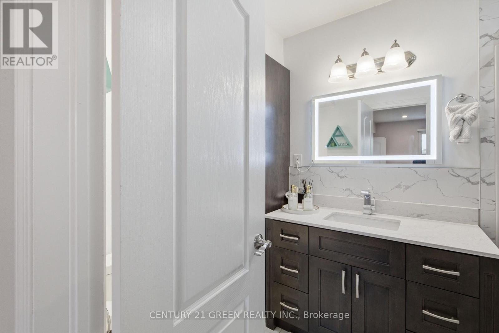 Ensuite - 7649 Redstone Road, Mississauga, ON