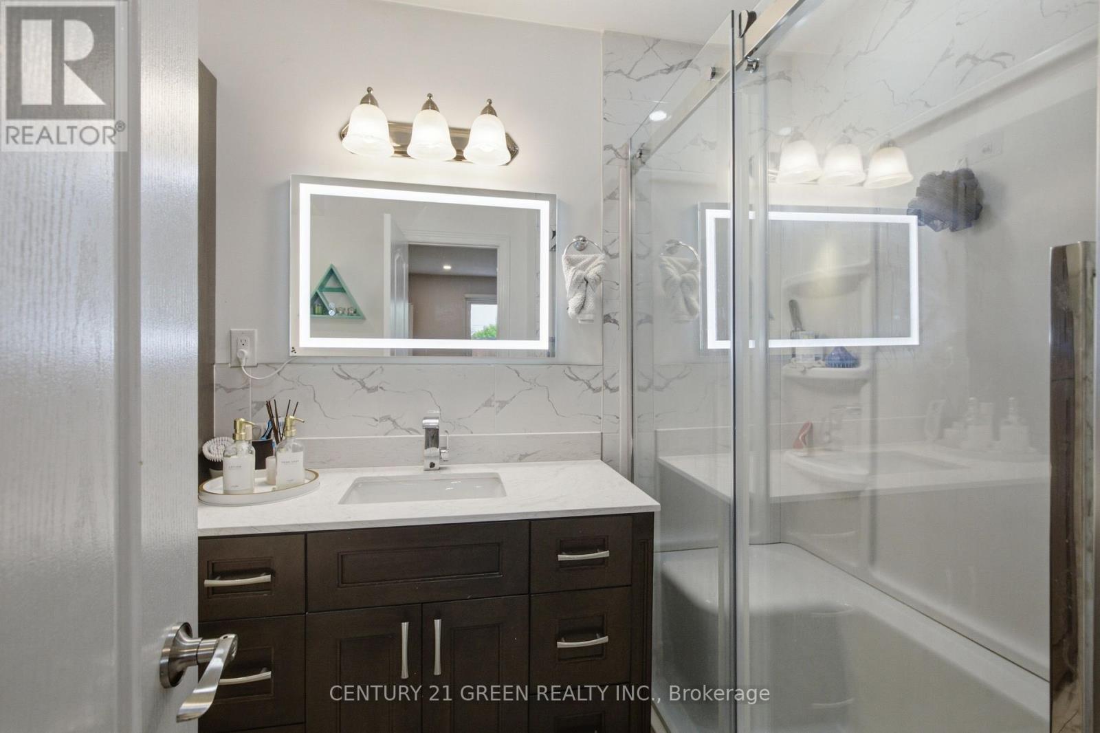 Ensuite - 7649 Redstone Road, Mississauga, ON