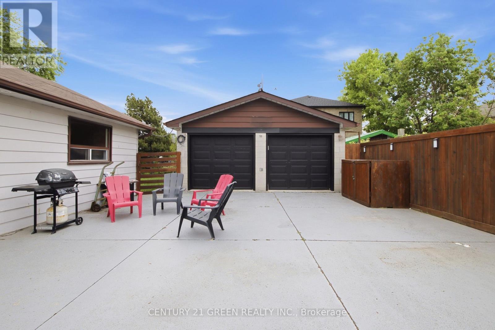 Courtyard + Detached Garage - 7649 Redstone Road, Mississauga, ON