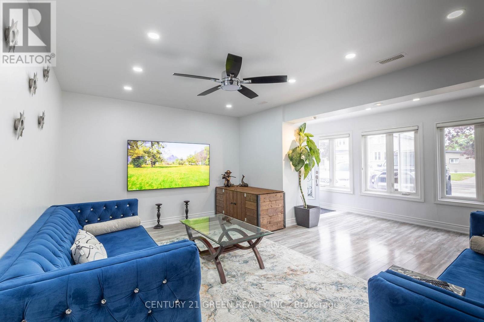 Living Room - 7649 Redstone Road, Mississauga, ON