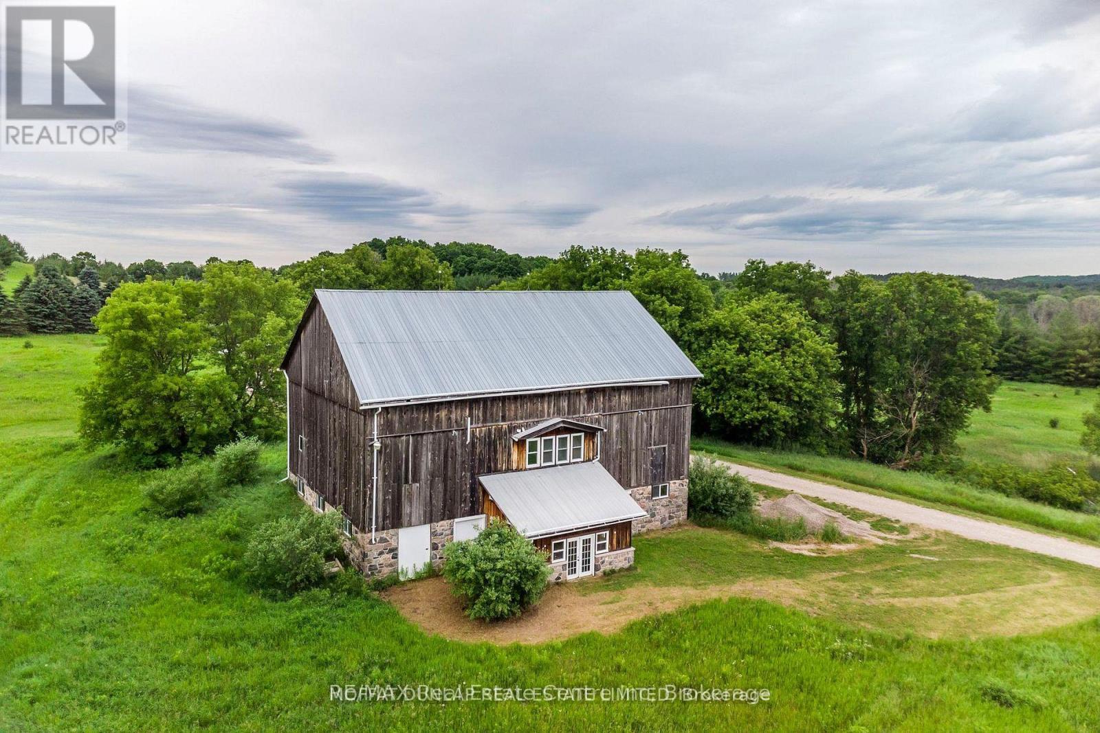 Restored Barn with Apartment/Studio - 6952 Second Line, New Tecumseth, ON