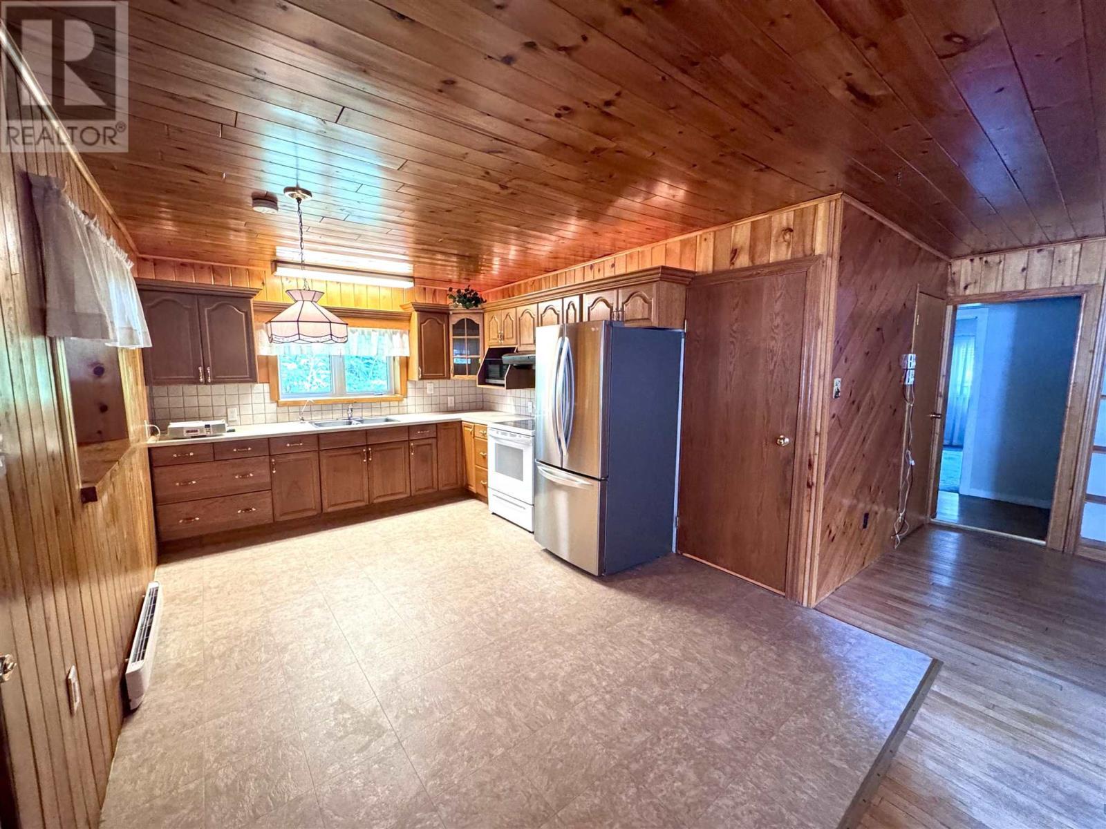 523 Lyndale Rd, White River, ON