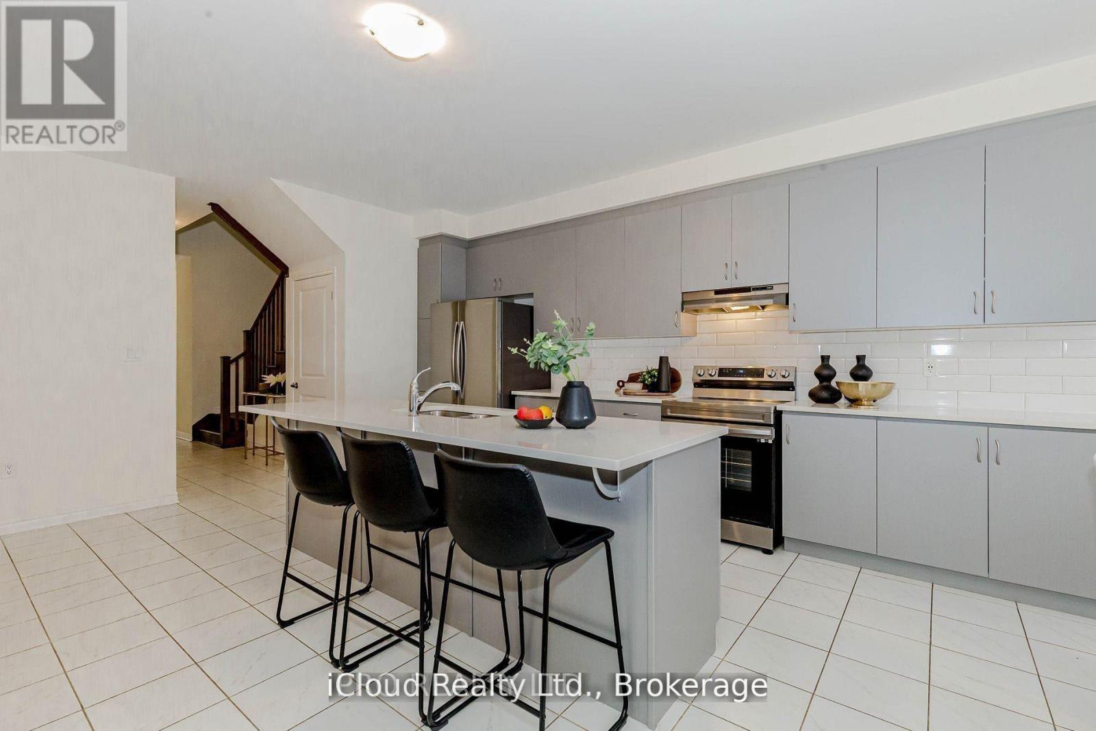 98 Eberly Woods Drive, Caledon, ON - Indoor Photo Showing Kitchen
