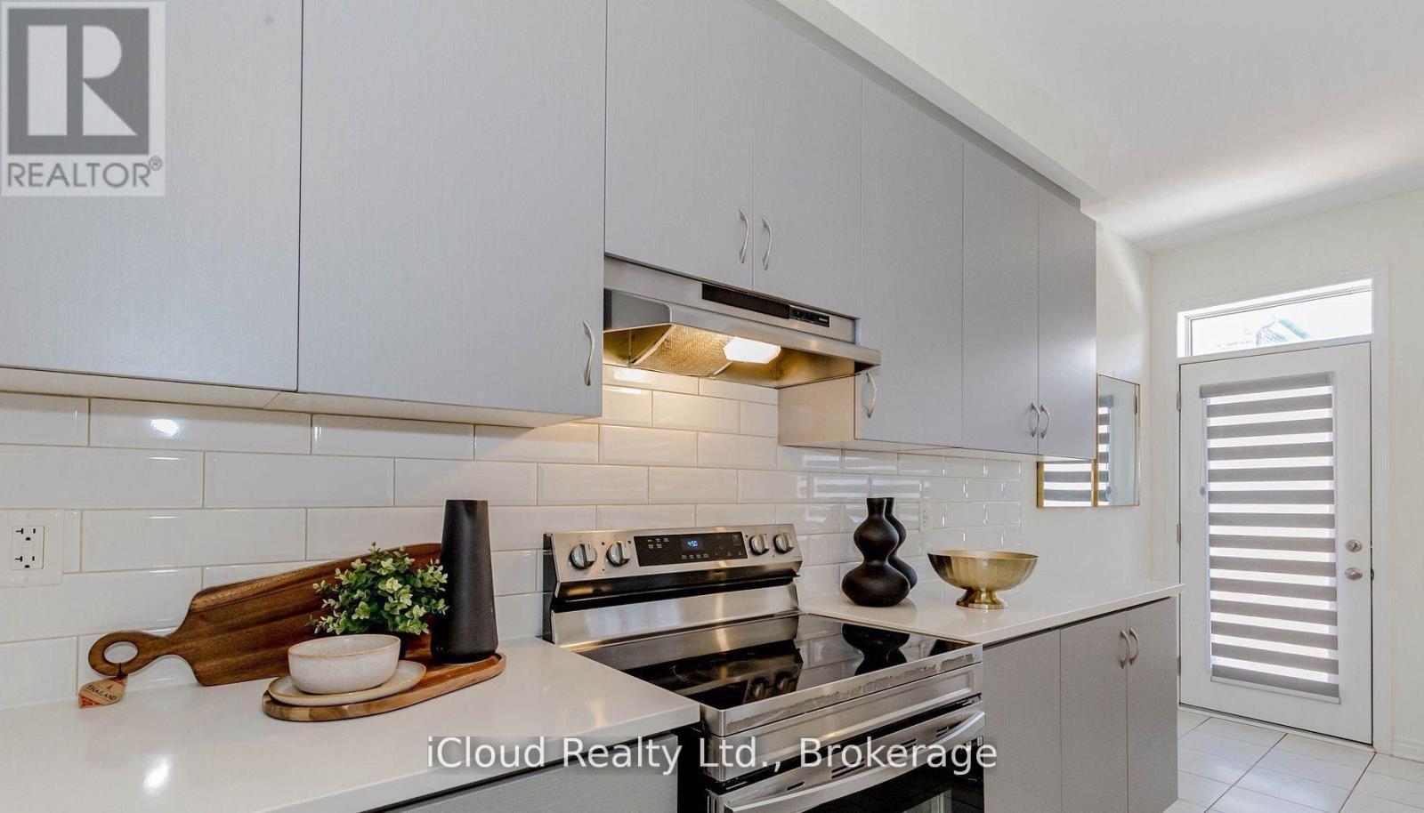 98 Eberly Woods Drive, Caledon, ON - Indoor Photo Showing Kitchen