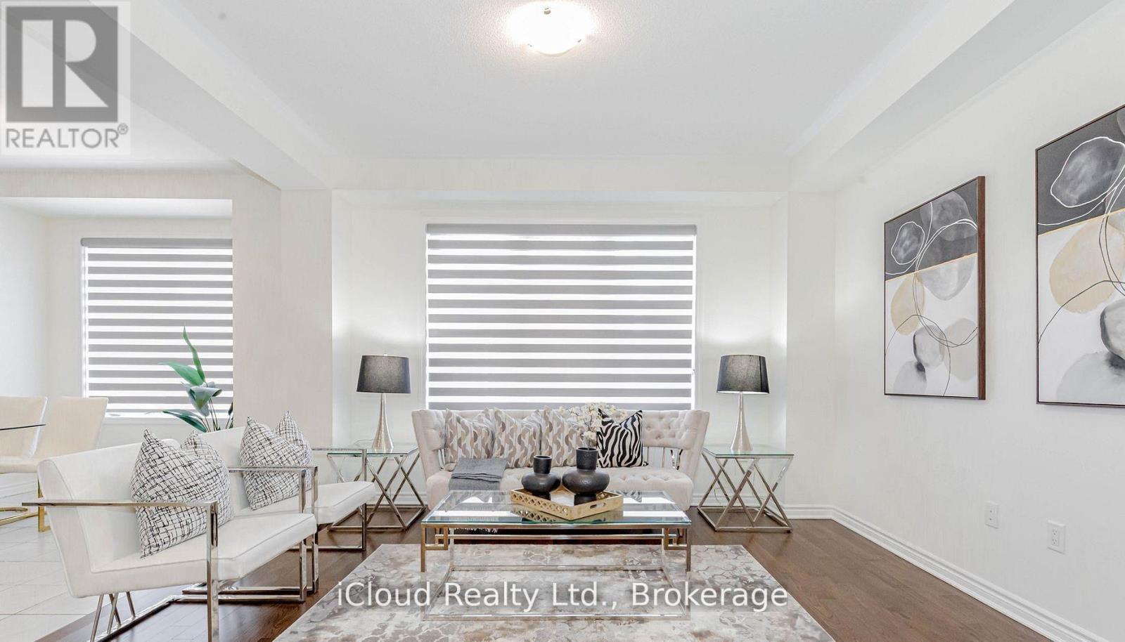98 Eberly Woods Drive, Caledon, ON - Indoor Photo Showing Living Room