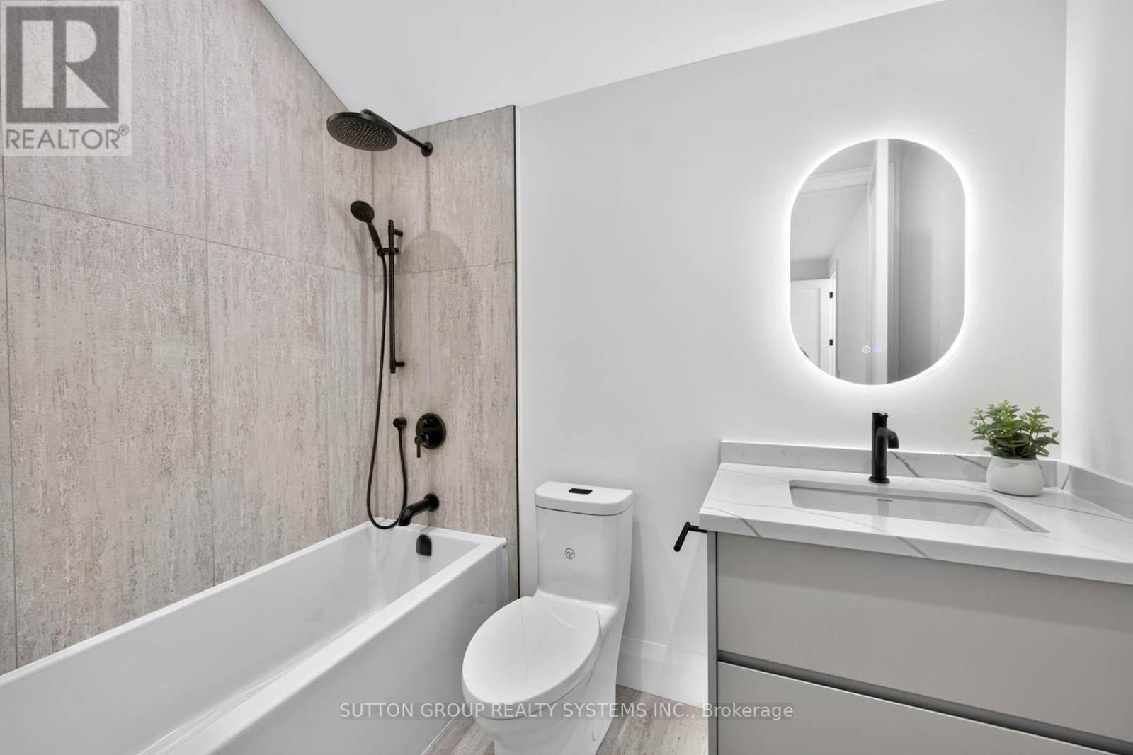 En-suite Wrm. in 2nd Bdr. - 272 Renforth Drive, Toronto, ON