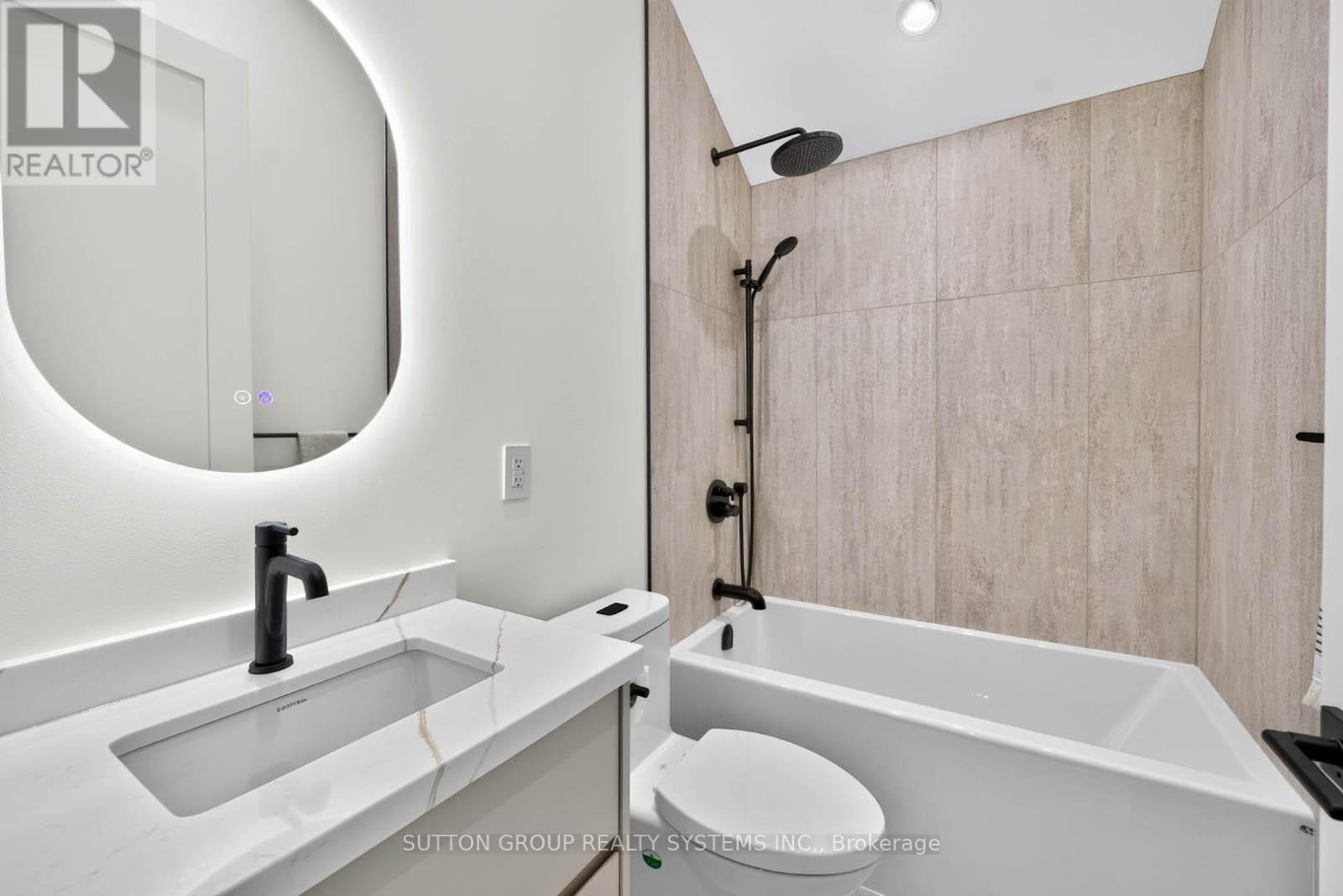 En-suite Wrm in 3rd Bdr. - 272 Renforth Drive, Toronto, ON