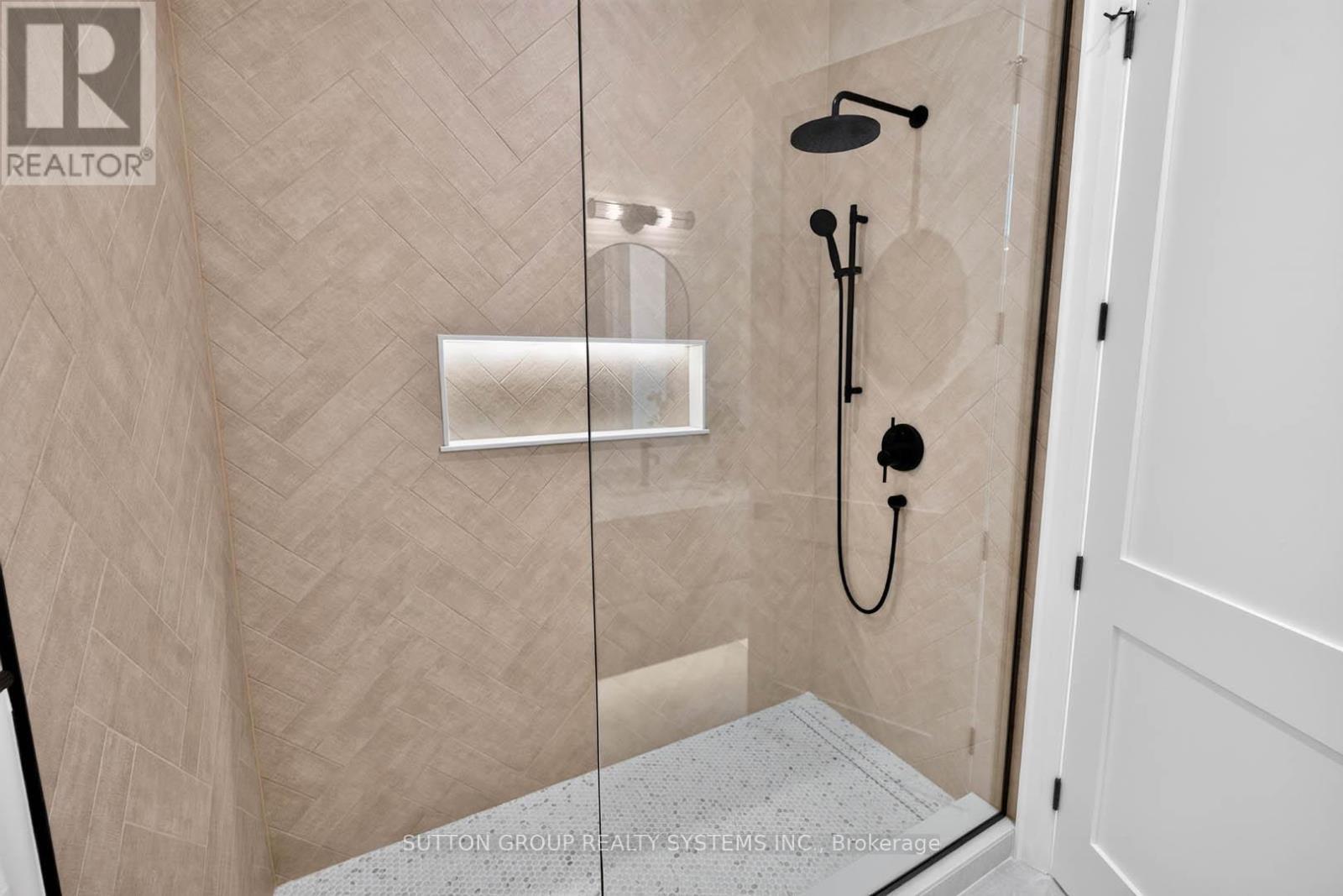 En-suite in 4th Bdr. - 272 Renforth Drive, Toronto, ON