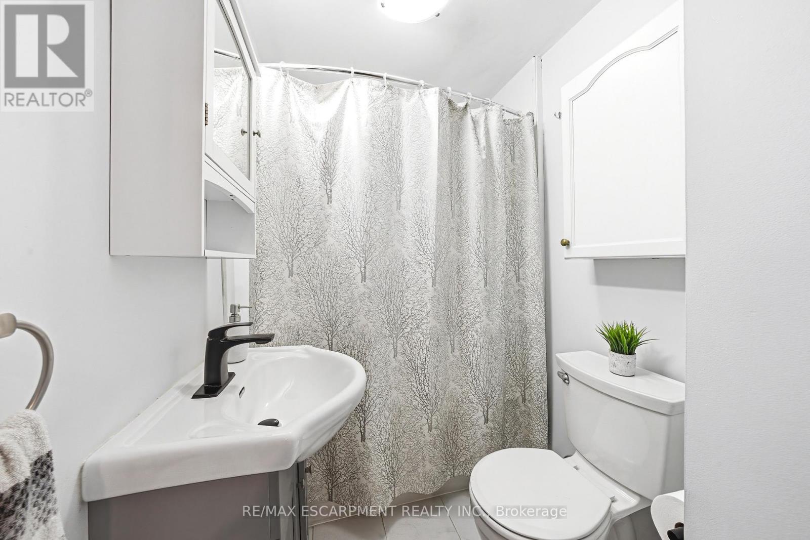 546 Mohawk Road E, Hamilton, ON