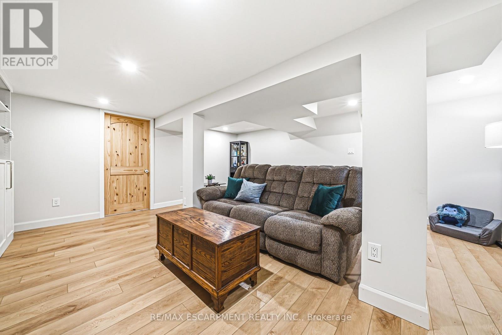 546 Mohawk Road E, Hamilton, ON