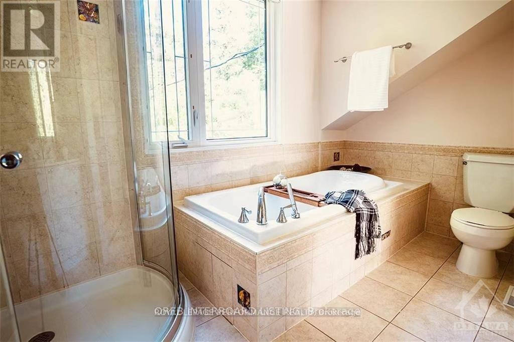 2077 Palmer Avenue, Ottawa, ON