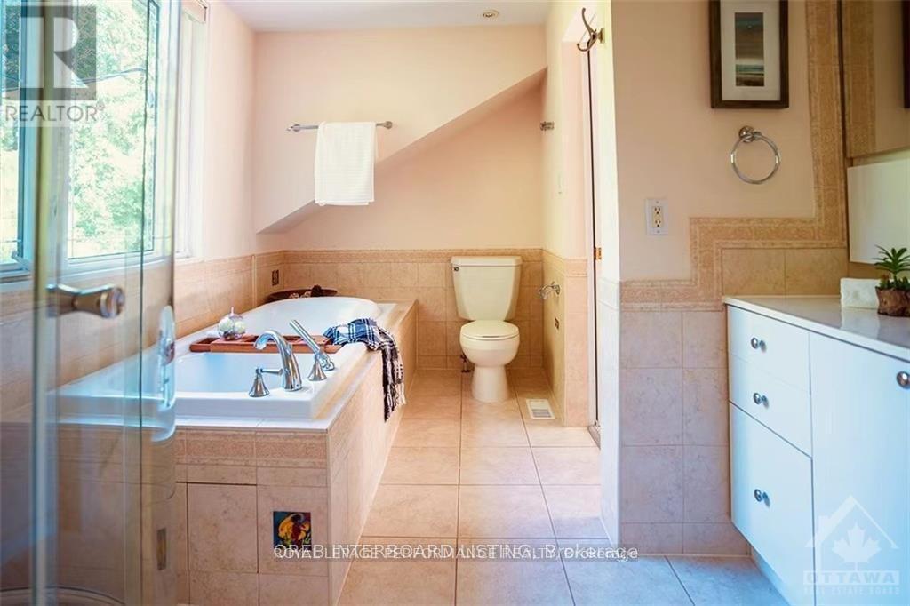 2077 Palmer Avenue, Ottawa, ON