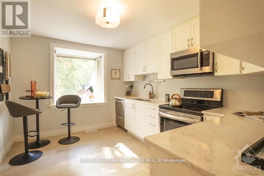 2077 Palmer Avenue, Ottawa, ON