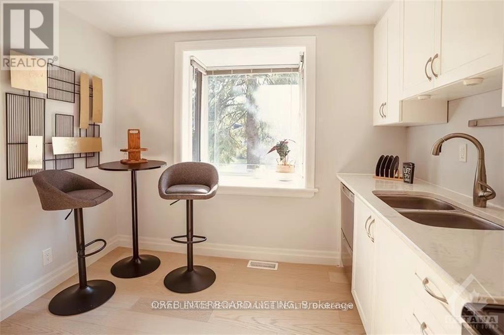2077 Palmer Avenue, Ottawa, ON