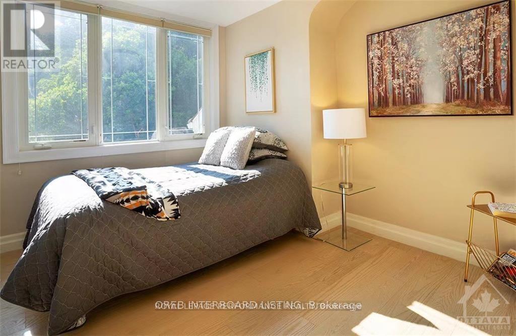 2077 Palmer Avenue, Ottawa, ON
