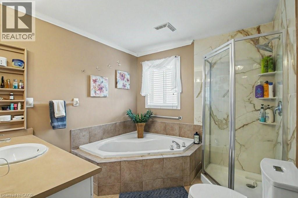 6 Theodore Drive, Hamilton, ON
