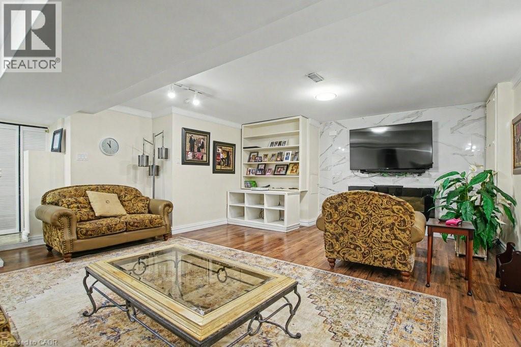 6 Theodore Drive, Hamilton, ON