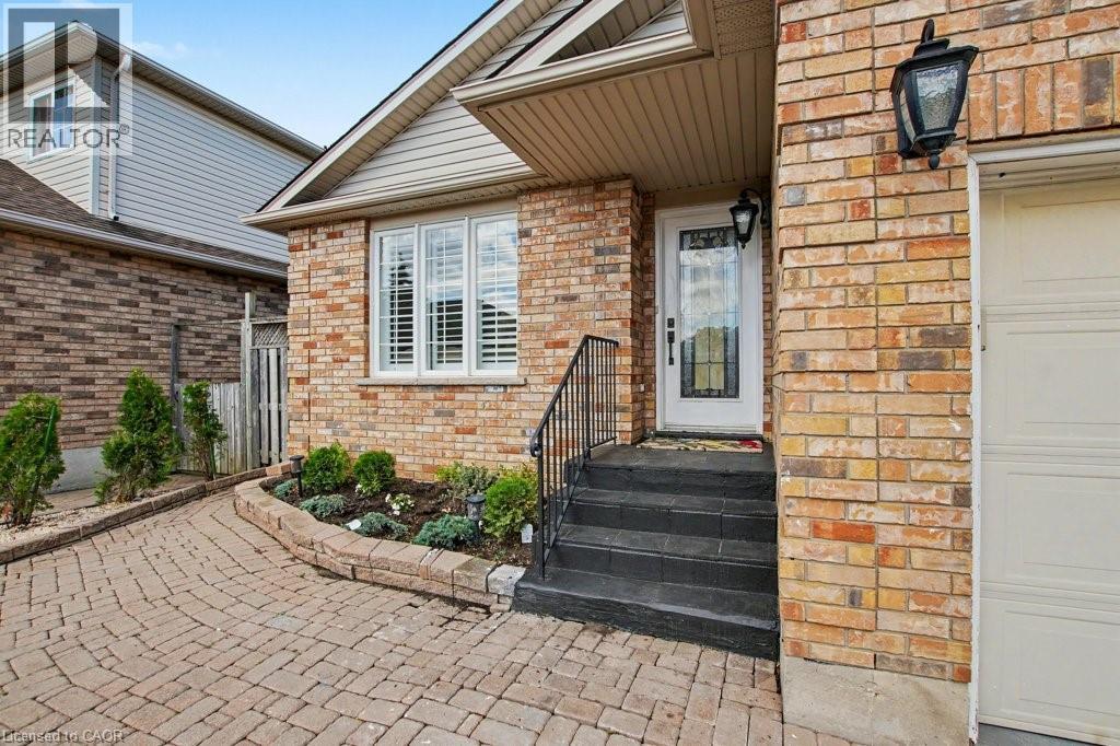 6 Theodore Drive, Hamilton, ON