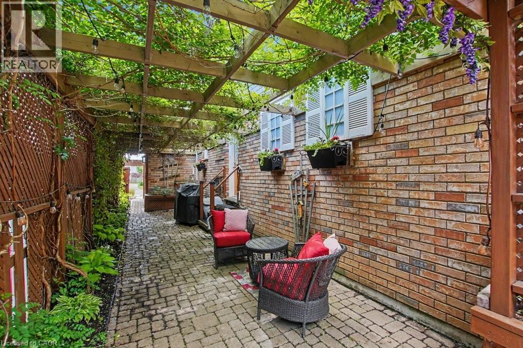6 Theodore Drive, Hamilton, ON