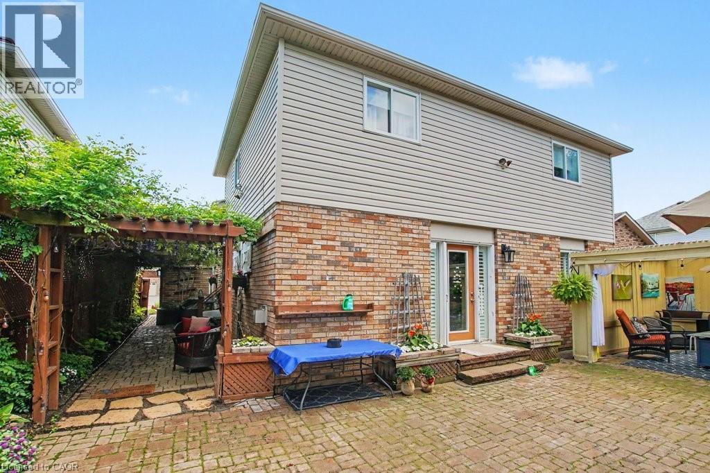 6 Theodore Drive, Hamilton, ON