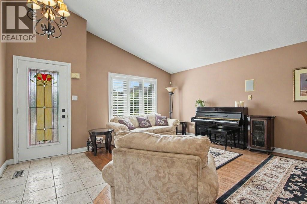 6 Theodore Drive, Hamilton, ON