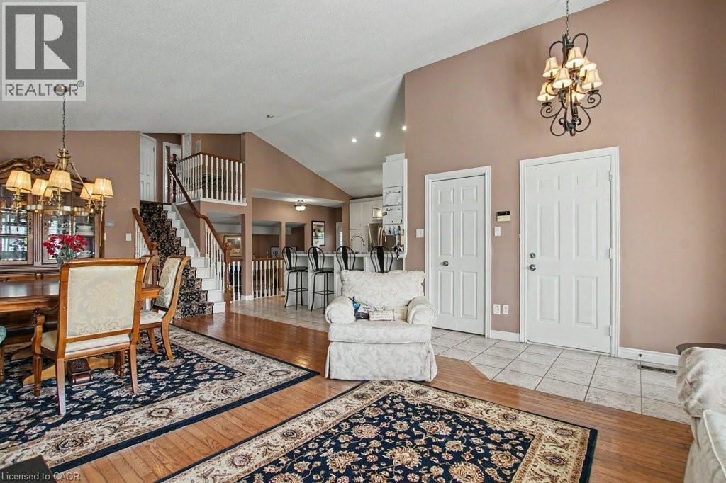 6 Theodore Drive, Hamilton, ON