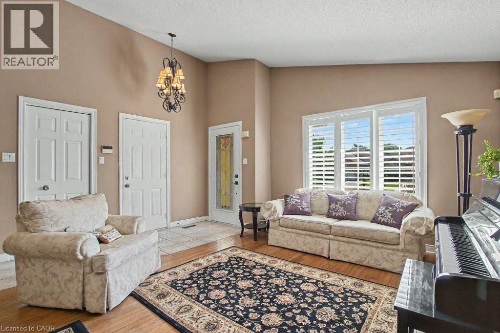 6 Theodore Drive, Hamilton, ON