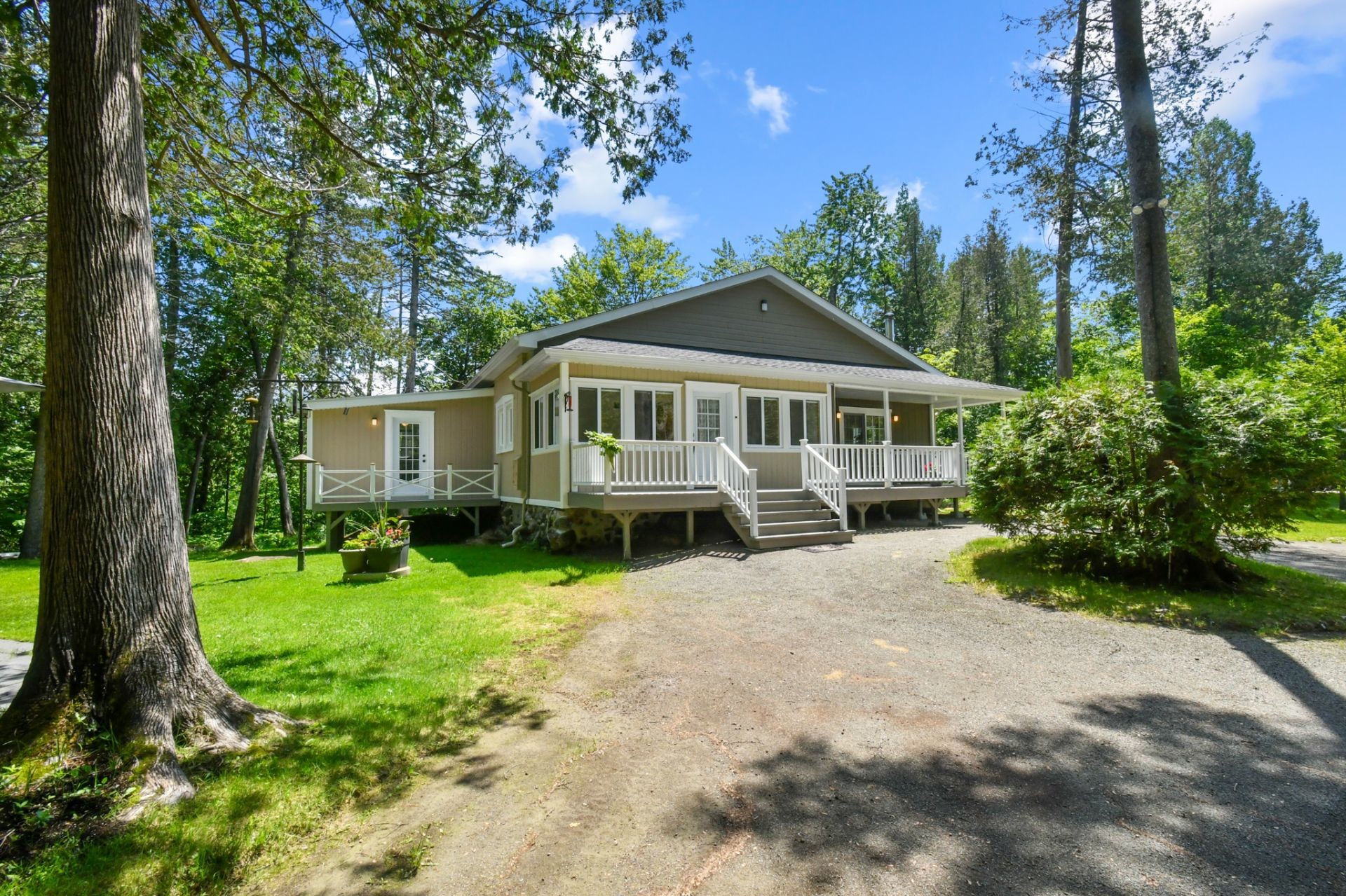 Front of Structure - 995 4E Rang, Saint-Calixte, QC - Outdoor With Deck Patio Veranda