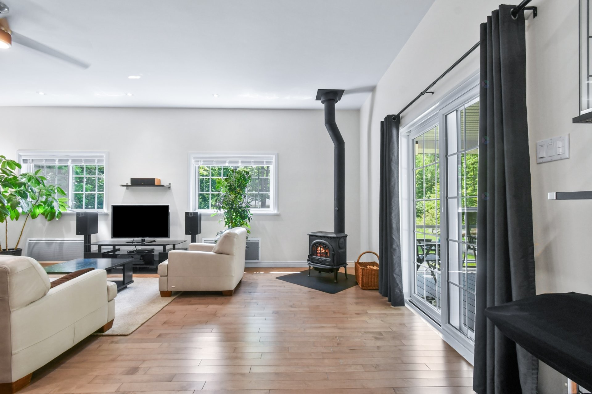 Living Room - 995 4E Rang, Saint-Calixte, QC - Indoor Photo Showing Living Room