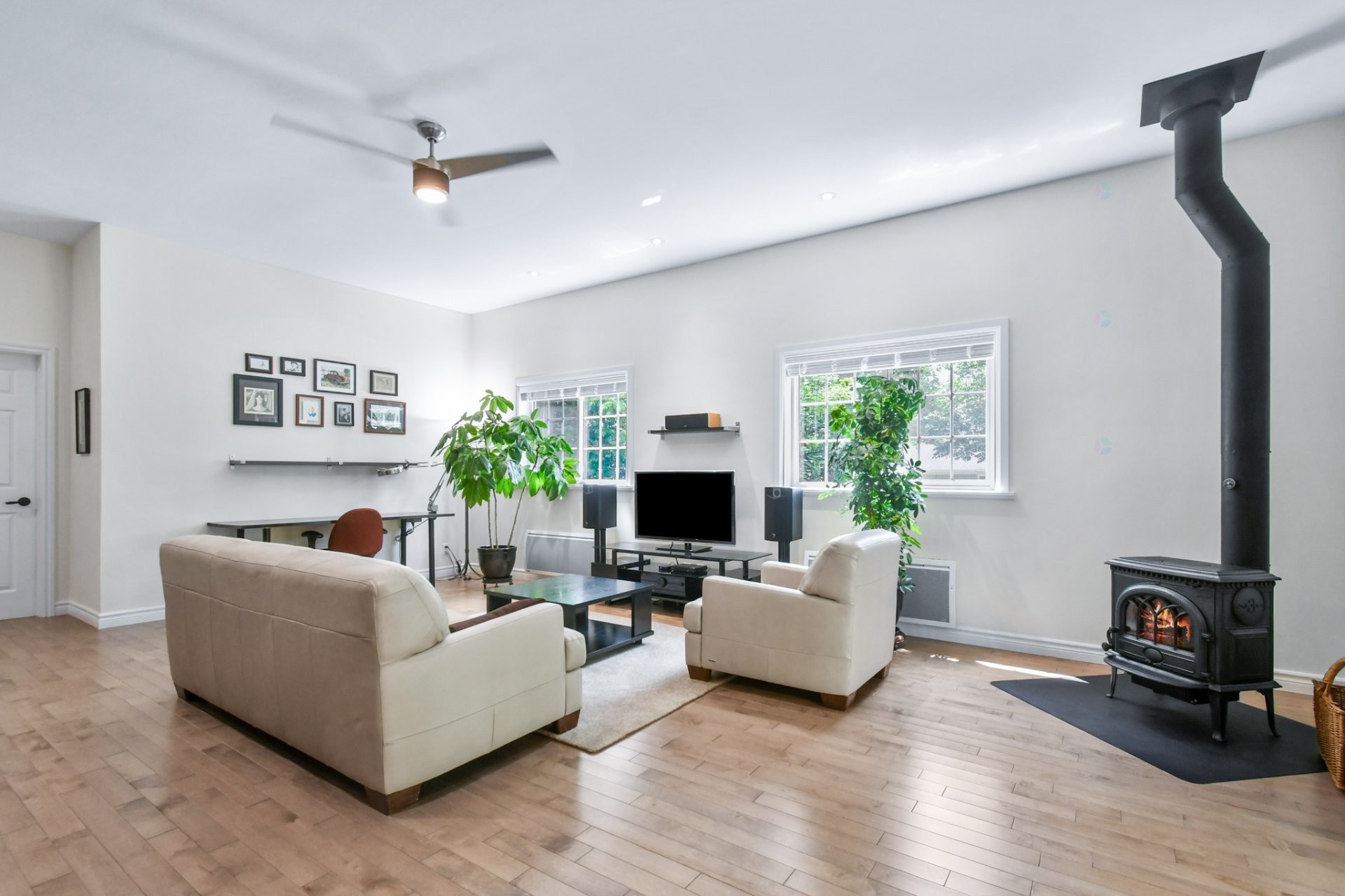 Living Room - 995 4E Rang, Saint-Calixte, QC - Indoor Photo Showing Living Room