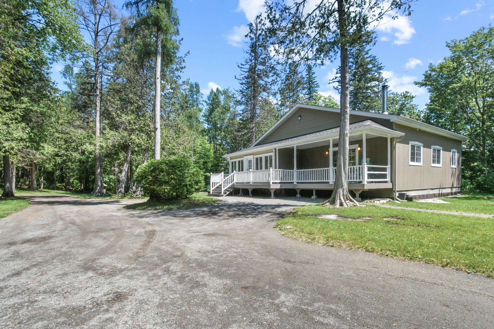 Front of Structure - 995 4E Rang, Saint-Calixte, QC - Outdoor With Deck Patio Veranda