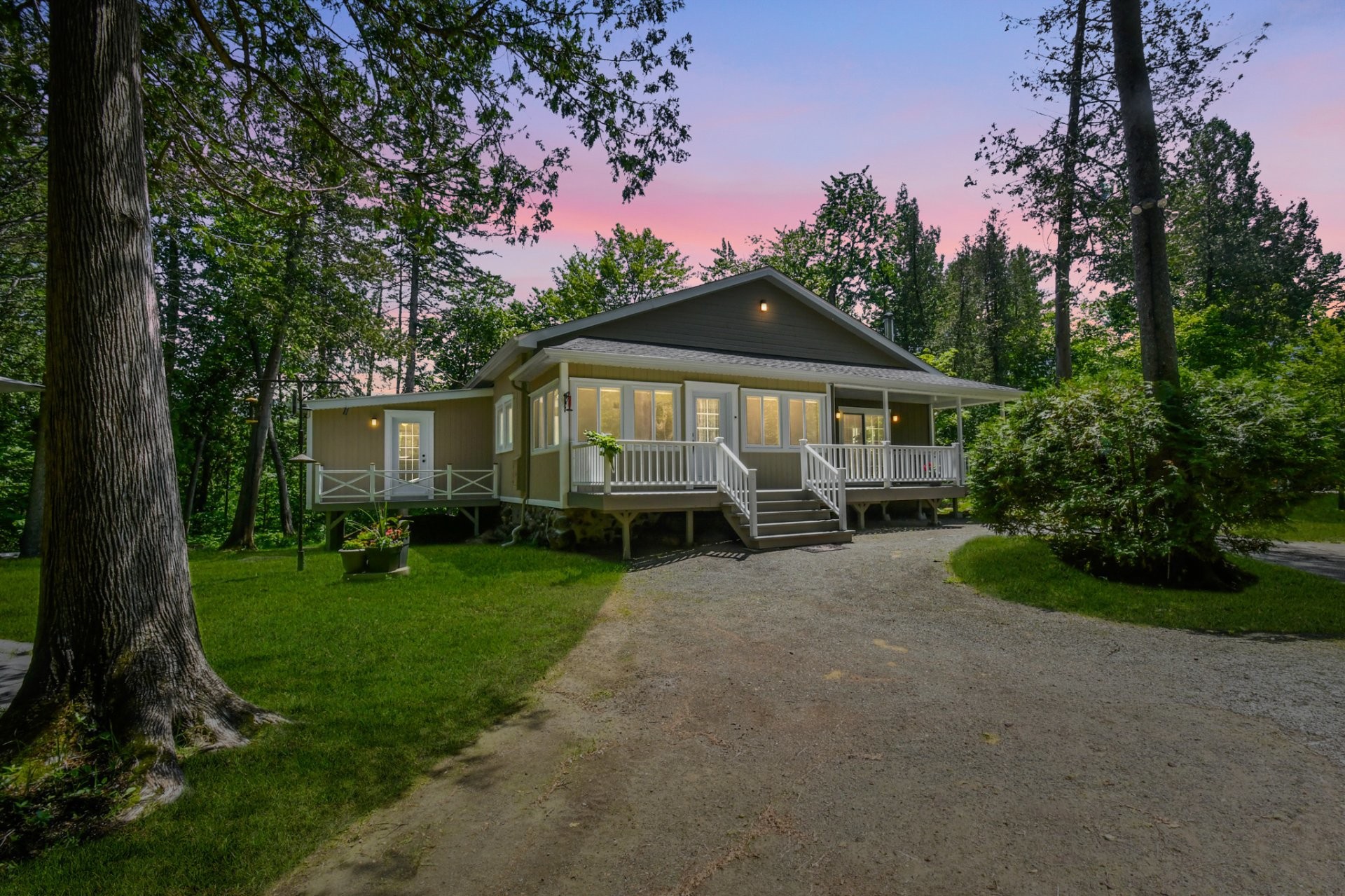 Front of Structure - 995 4E Rang, Saint-Calixte, QC - Outdoor With Deck Patio Veranda