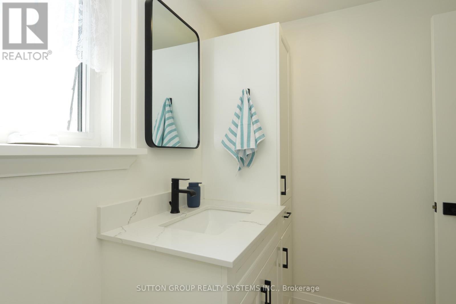 70 Courtleigh Square, Brampton, ON