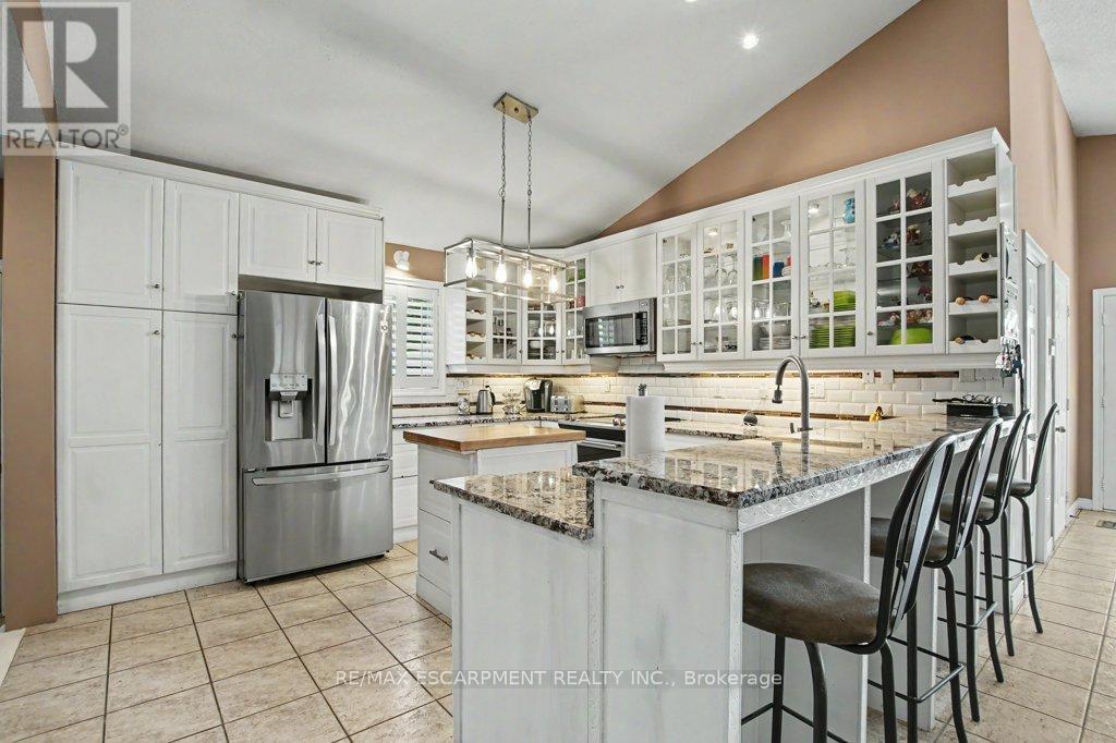 6 Theodore Drive, Hamilton, ON