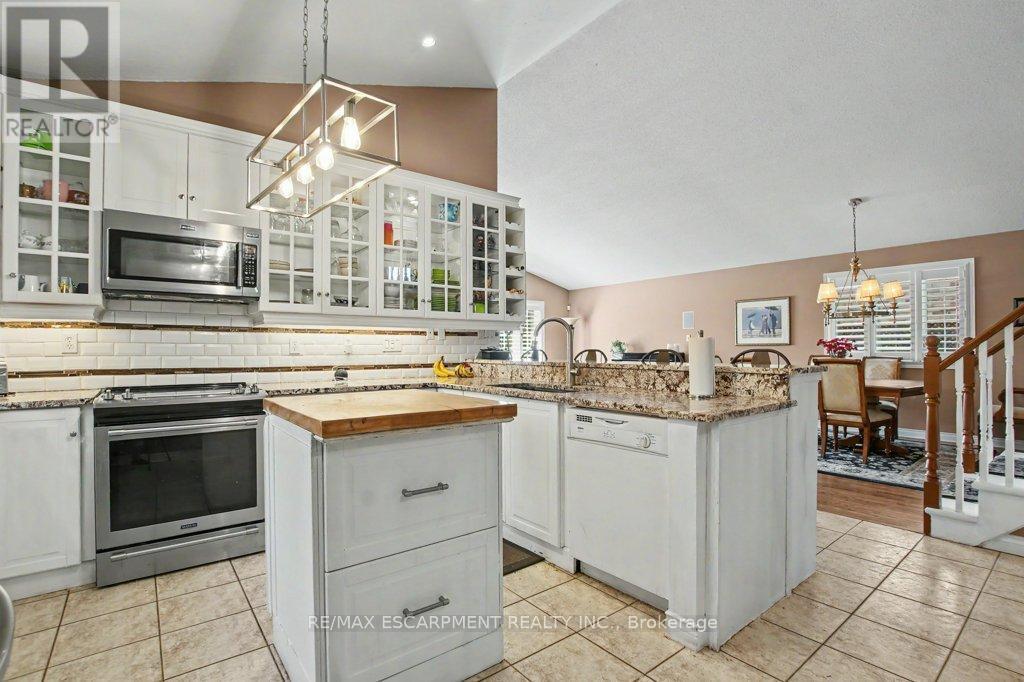 6 Theodore Drive, Hamilton, ON