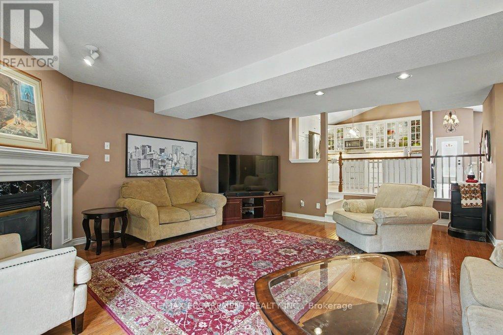 6 Theodore Drive, Hamilton, ON