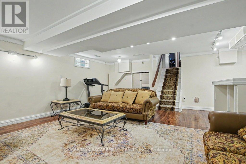 6 Theodore Drive, Hamilton, ON