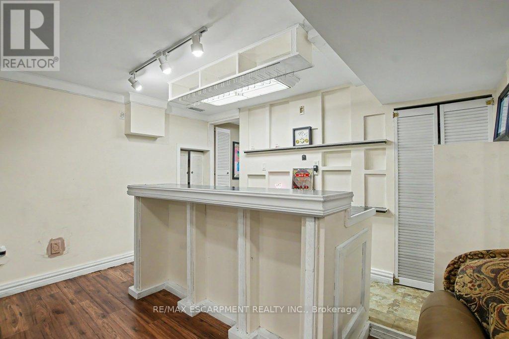 6 Theodore Drive, Hamilton, ON
